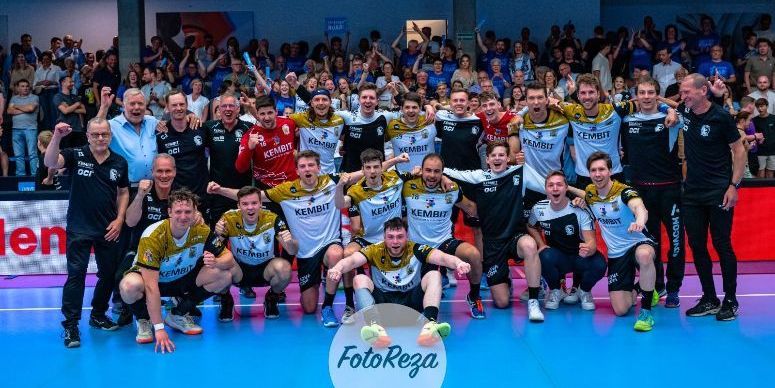 LIONS IN SLOTKWARTIER OVER VOLENDAM HEEN