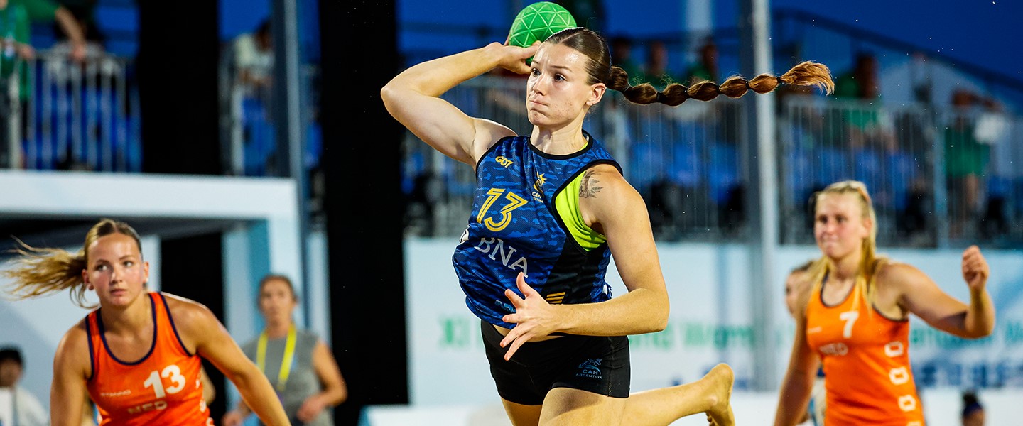 BEACH HANDBALL VROUWEN VERTREKKEN MET WK-BRONS UIT CHINA
