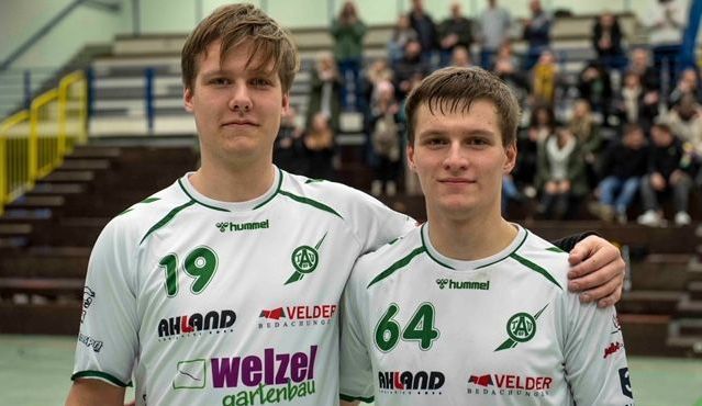 DERBY VOOR 8000 FANS: KREFELD TEGEN ALDEKERK, STAD TEGEN DORP