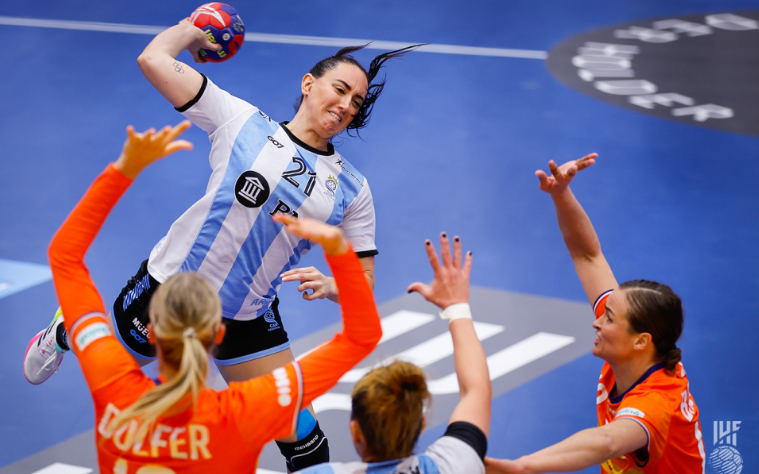 NEDERLAND LAAT ARGENTINIE EVEN SPARTELEN, SLAAT DAN TOE