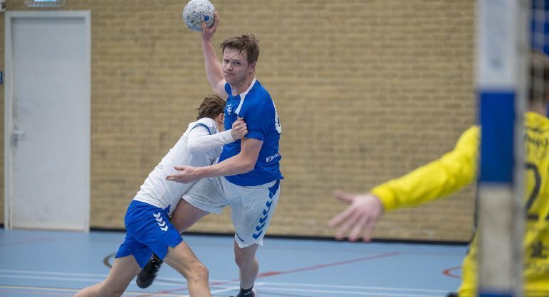 EHC BIEDT KNAP TEGENSTAND, WHC/HERCULES DE PUNTEN