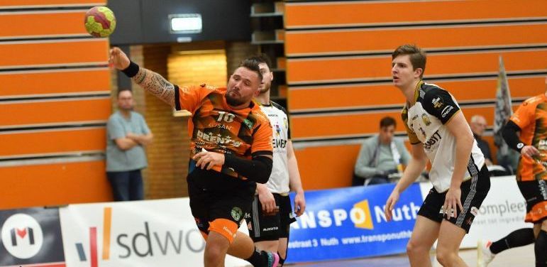 BELGISCHE HANDBALMACHINE BOCHOLT WINT IN ZWARTEMEER