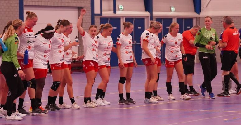 HURRY UP VERRAST SPORTING PELT; HANDBAL VENLO WIJST SEW TERUG