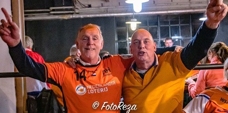 Oranjefans: met Karin Baijens, de moeder van…