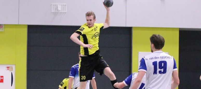 Handbal Houten behoudt ongeslagen status