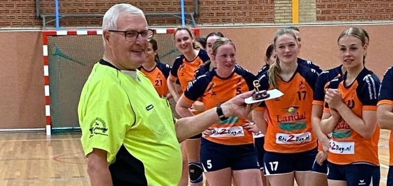 Gouden Fluit voor scheidsrechter Gerrit Kok (76) uit Coevorden