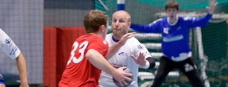 Hellas en V&L zorgen voor vermakelijk openingsduel in eredivisie