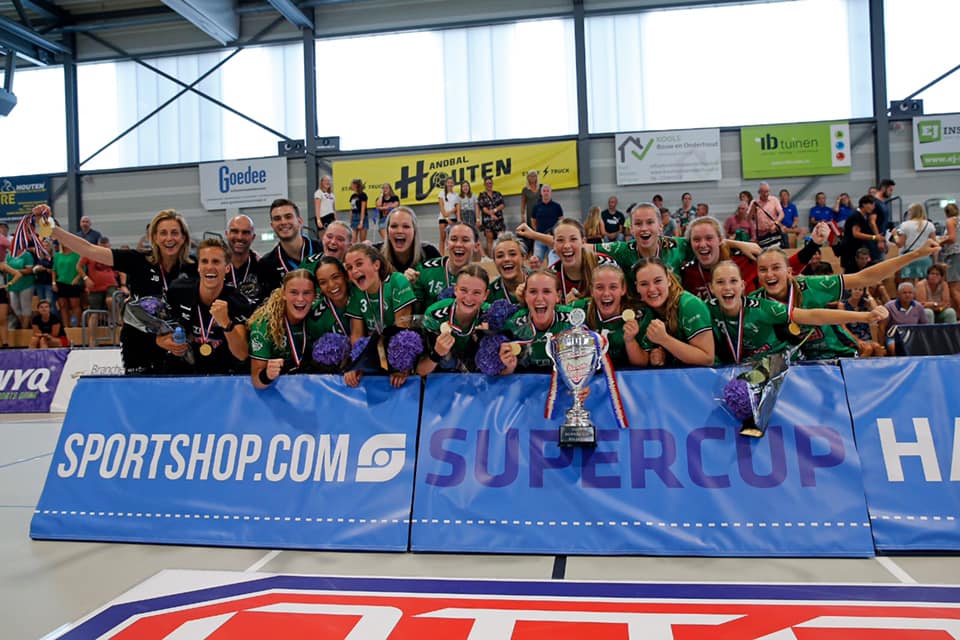 Comfortabel reizen VOC met gloednieuwe spelersbus