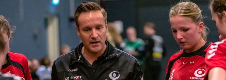 Jeroen Baats ook komend seizoen aan het roer bij PSV-dames
