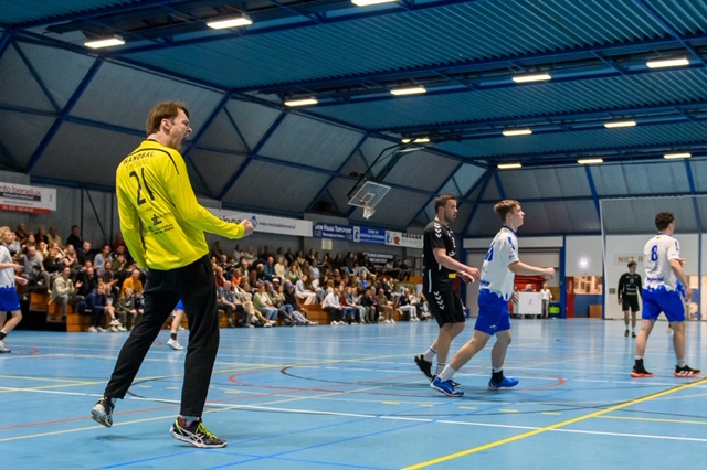 WHC/HERCULES WINT DANKZIJ DOELMAN VAN GROTE RIVAAL HELLAS KEEPER STEFAN STAPPER IS EEN TE GROTE STA-IN-DE-WEG