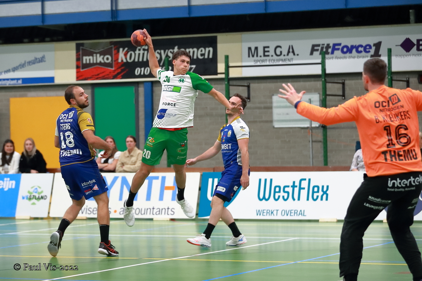 NIEUWE TRAINER RUBEN SCHELBERT BOUWT AAN NIEUWE PLOEG